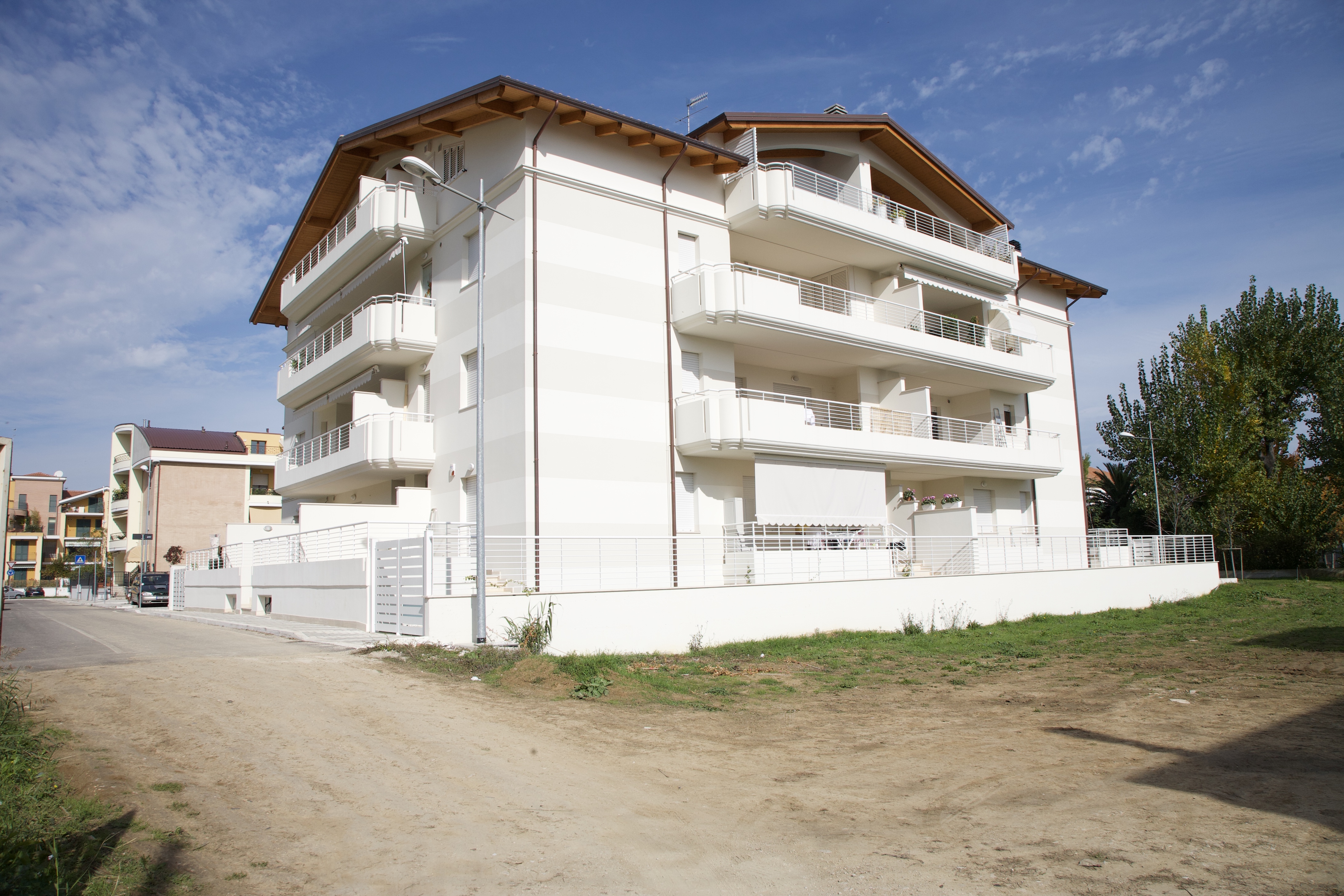 Via Nievo — immagine 2